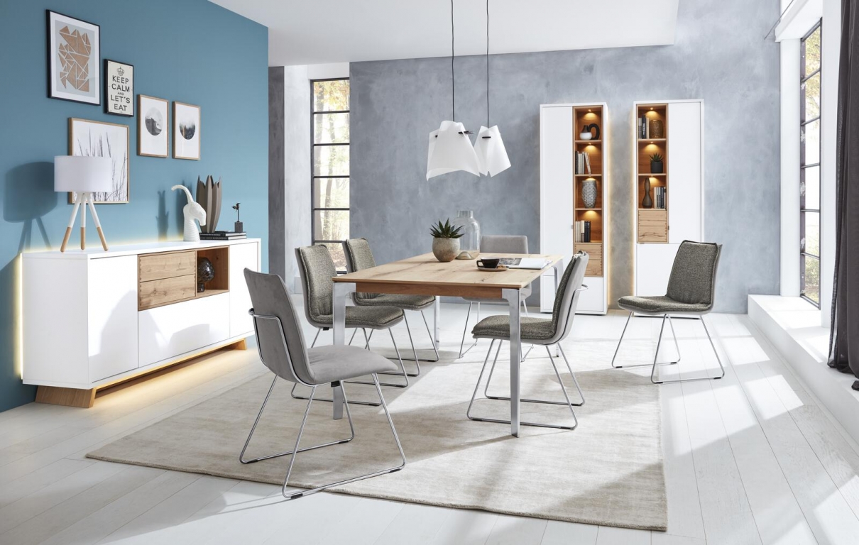 Venjakob Speisezimmer mit grauen Stühlen und Holztisch